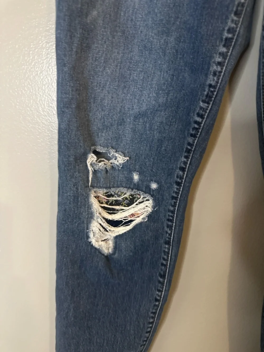 EST. 1946 Denim Hi-Rise Distressed Patch Jeans Size 8 Boho Trendy - Picture 5 of 8